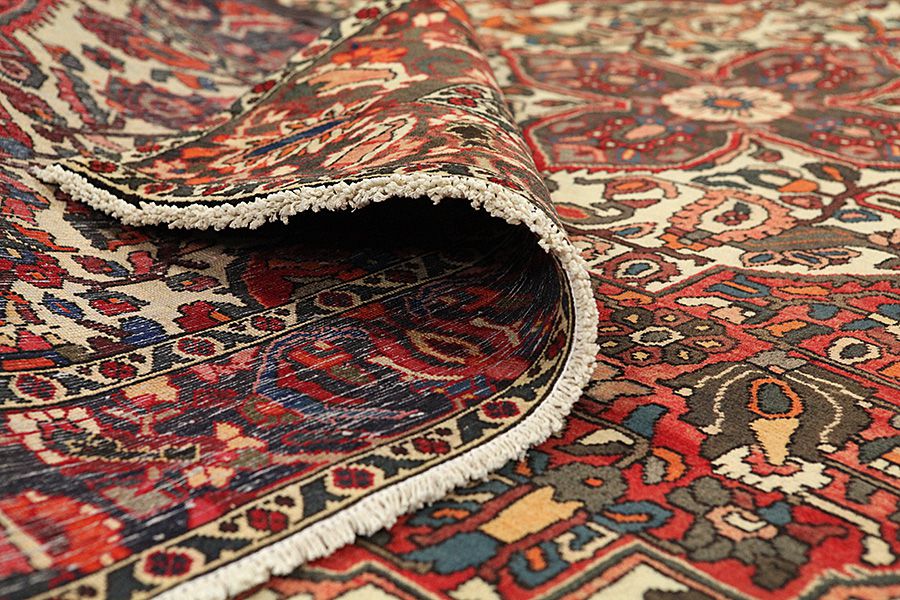 Bakhtiari Persian Carpet 300x210 - Picture 4